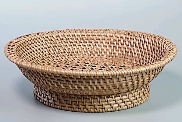 Hapao round tray solihiya with stand.