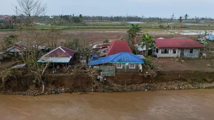 Thousands Displaced as Typhoon Usagi Batters Northern Philippines