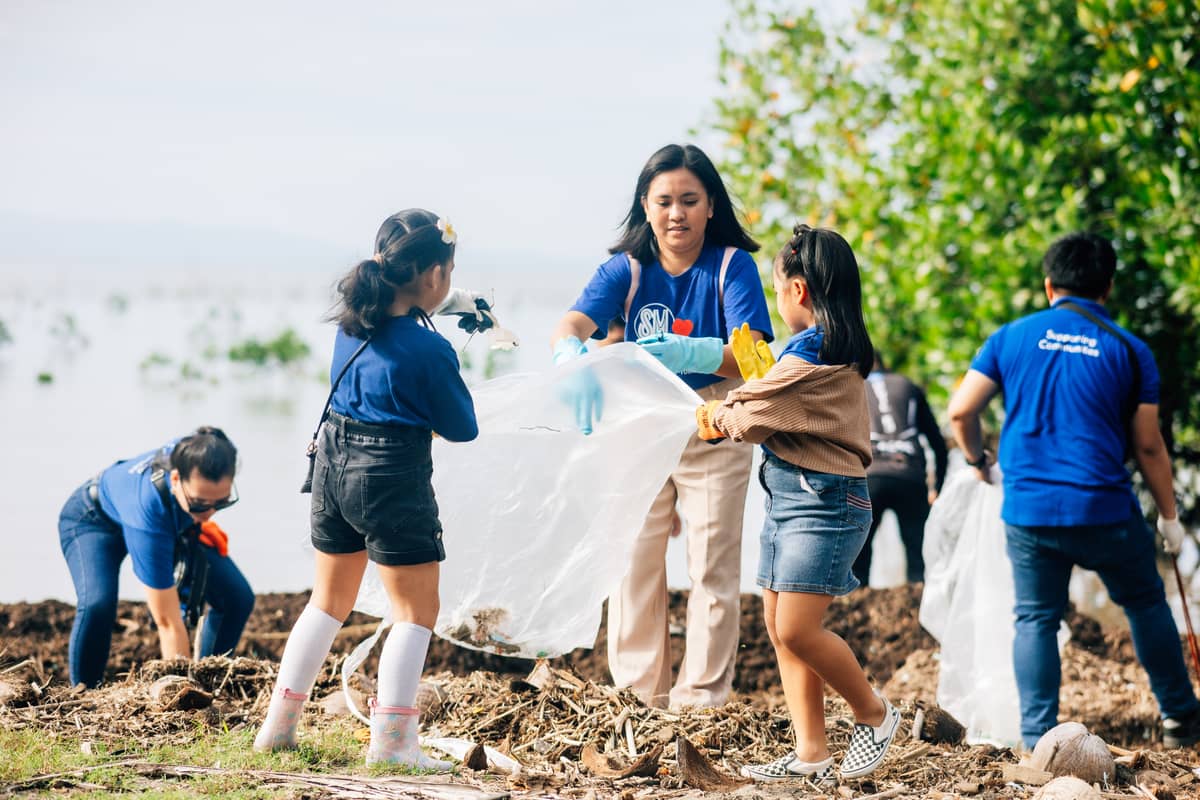 Over 23,000 volunteers collected 135,000 kilograms of trash across 15 cleanup sites during the 2024 International Coastal Cleanup.