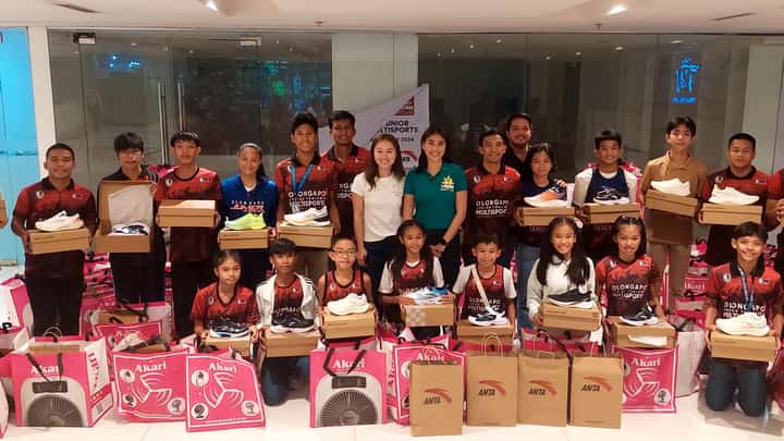Maxine Esteban and Milka Romero (middle) put smile to the faces of the young athletes after donating running shoes, study lamps and biscuits to the Olongapo Junior Tracksters over the weekend.