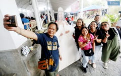 Miss Universe Chelsea Manalo's hometown supporters