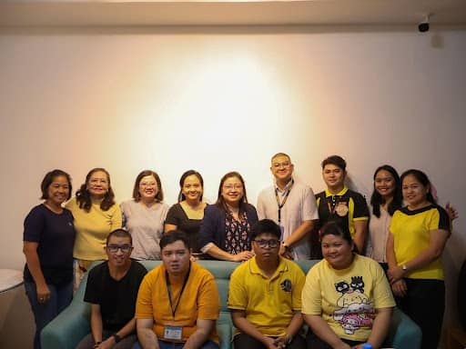 MR.DIY’s newest store interns, together with representatives of MR.DIY Philippines and Marvelous Minds Tutorial Center celebrate the partnership of their institution with MR. DIY’s Store Internship for Neurodiverse Learners. The program equips the interns with work skills through hands-on customer service and visual merchandising tasks.
