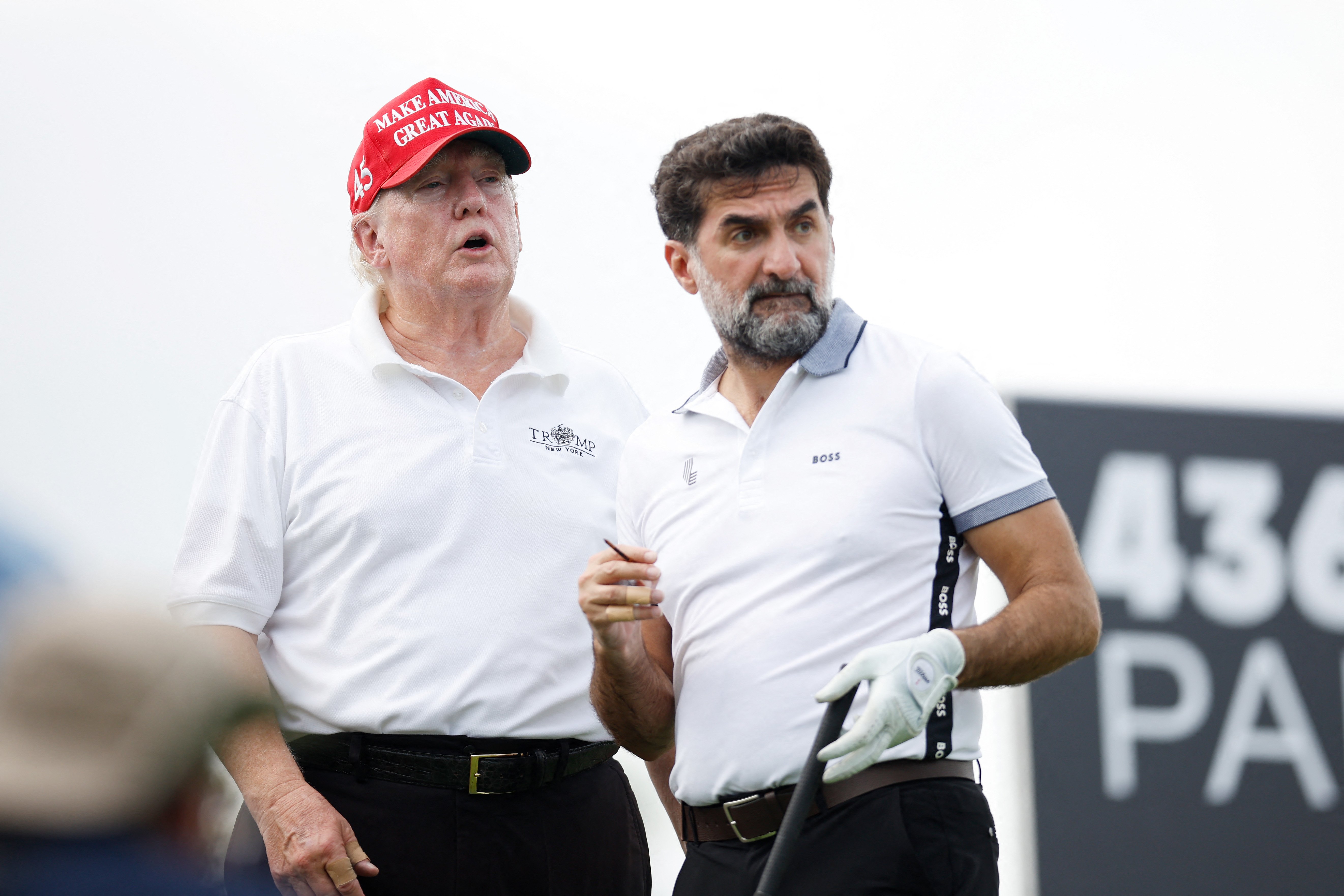 Trump starts fixing golf row