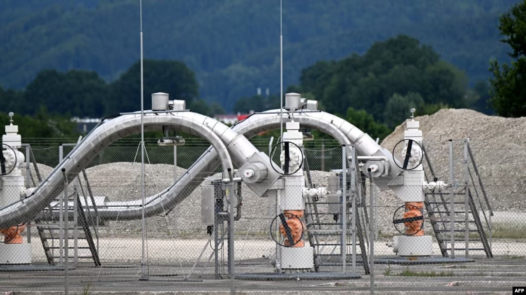 Russia halts gas supplies to Austria amid contract dispute