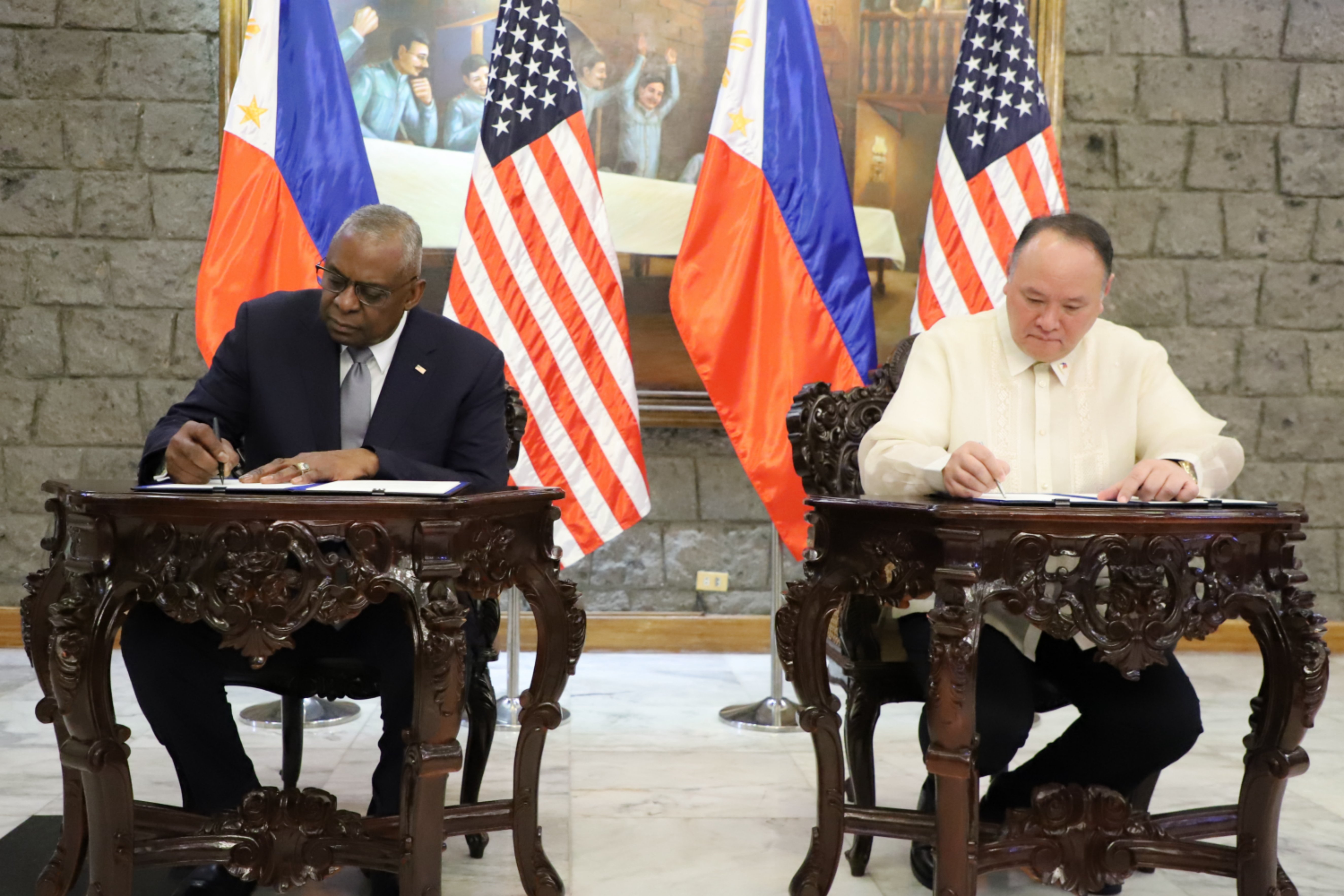 China ‘paranoid’ over Phl, US signing of military info agreement