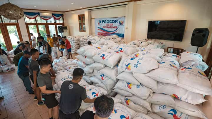 Volunteer workers from the provincial government of Ilagan, Isabela arrange the 5,000 PAGCOR relief packs for distribution to affected locals.