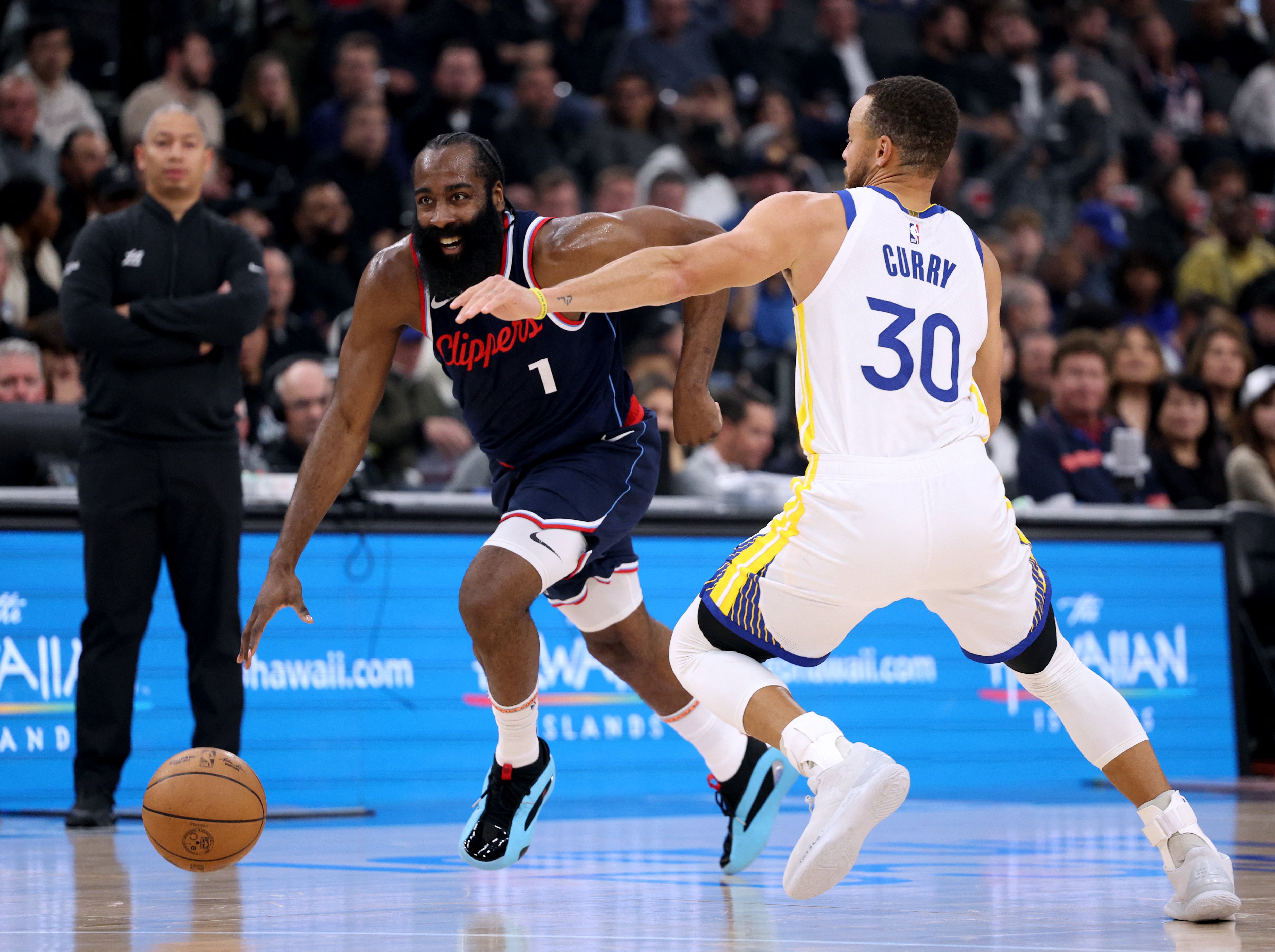 Clippers shock Curry, Warriors