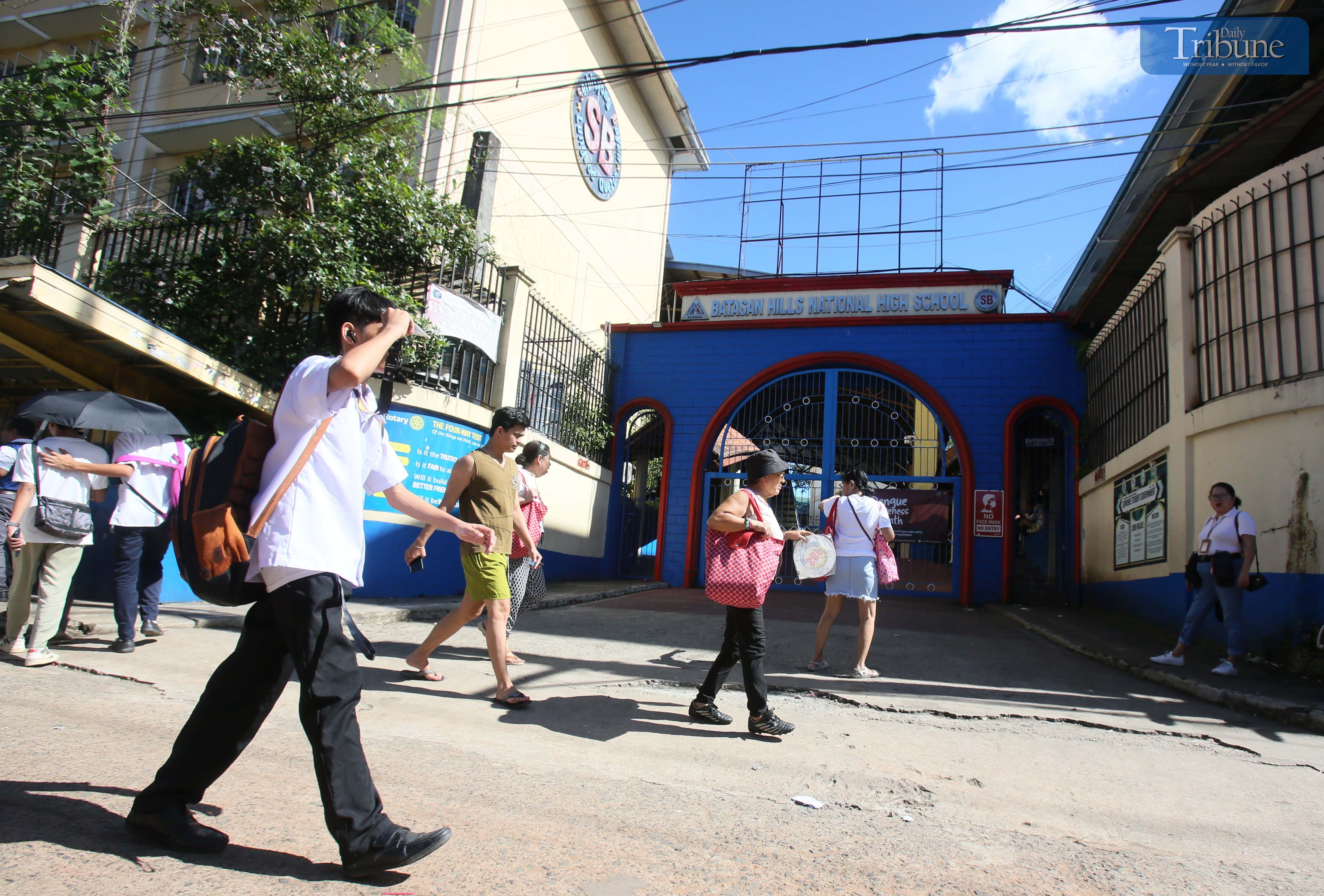 On Tuesday, 19 November 2024, second-shift students at Batasan Hills National High School were barred from entering following a reported bomb threat. Authorities are currently inspecting the school premises.
