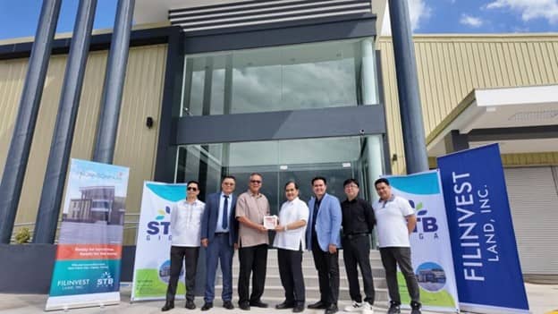 IN PHOTO during StB Giga turnover: Mr. Allan Datahan , PEZA Deputy Zone Administrator, STB GIGA Director Peter Chen, STB GIGA President and CEO Dennis Ibarra, FLI SVP and Industrial Business Unit Head Francis Ceballos, Head of Marketing Promotions of BCDA Jake Liwanag, STB GIGA Mao Jian, General Manager Filinvest Innovation Parks Carmelo Centeno