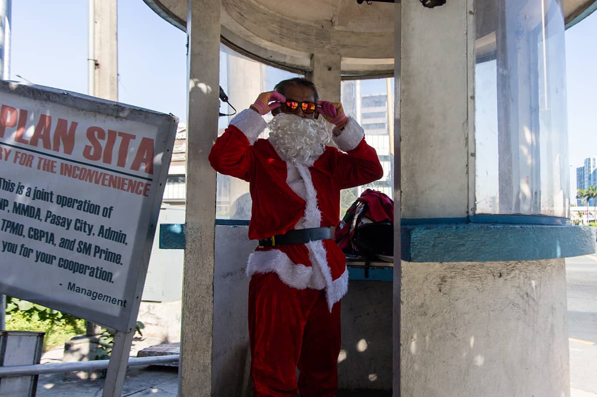 Traffic enforcer Ramiro Hinojas, 58, dons a Santa Claus costume while directing traffic at the corner of EDSA Extension and Macapagal Boulevard in Pasay City on Wednesday, 20 November 2024.