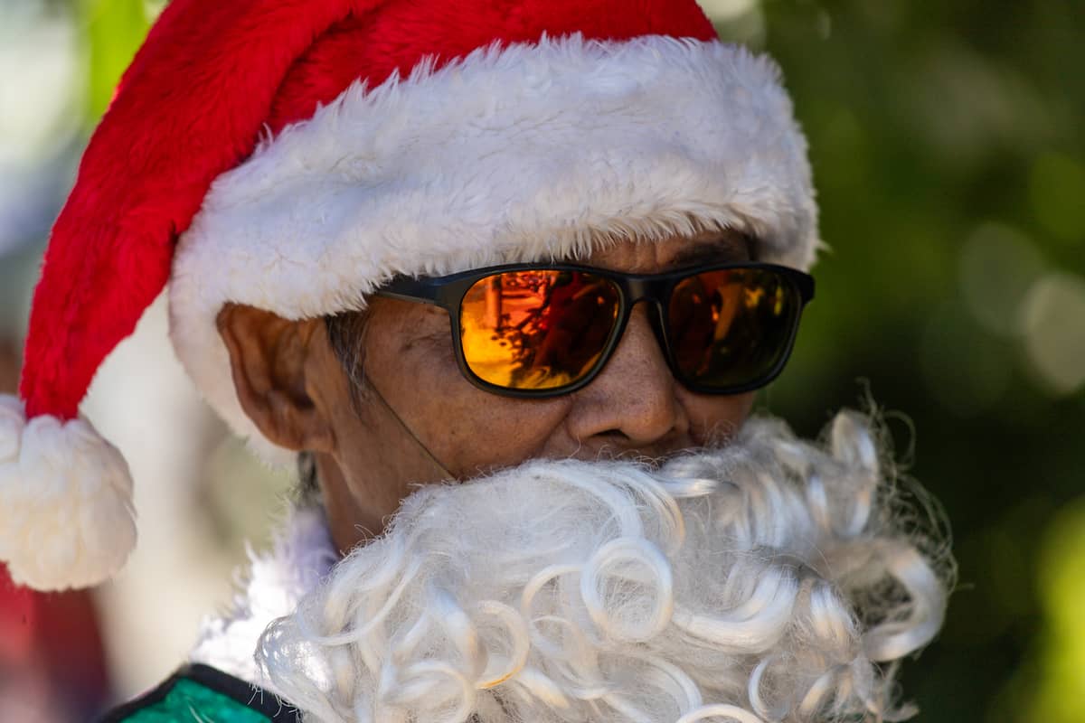 Traffic enforcer Ramiro Hinojas, 58, dons a Santa Claus costume while directing traffic at the corner of EDSA Extension and Macapagal Boulevard in Pasay City on Wednesday, 20 November 2024.