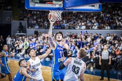 STANDING TALL: Gilas Pilipinas towers over Tall Blacks
