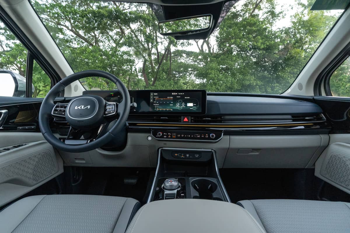 Premium comfort amenities such as a best-in-class 12.3-inch Multi-information Display, automatic climate controls, power leather seats, and wireless charging remain highlights.