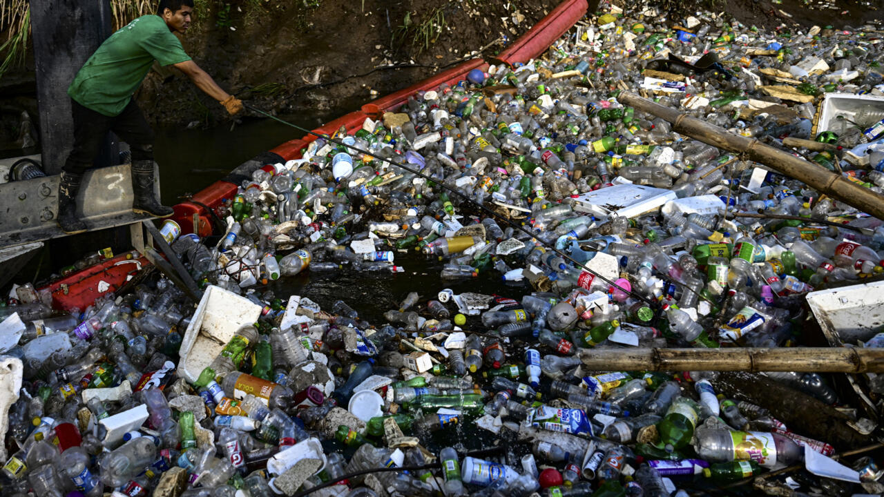 Chair calls for extended time to finalize Plastic Pollution Treaty