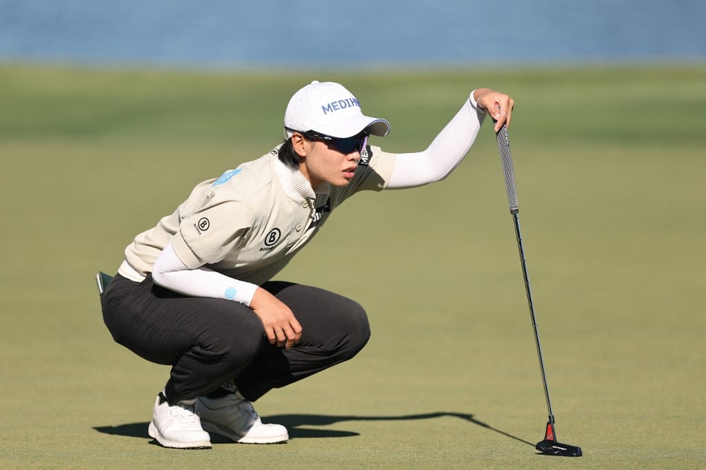 Korean An takes charge with 64