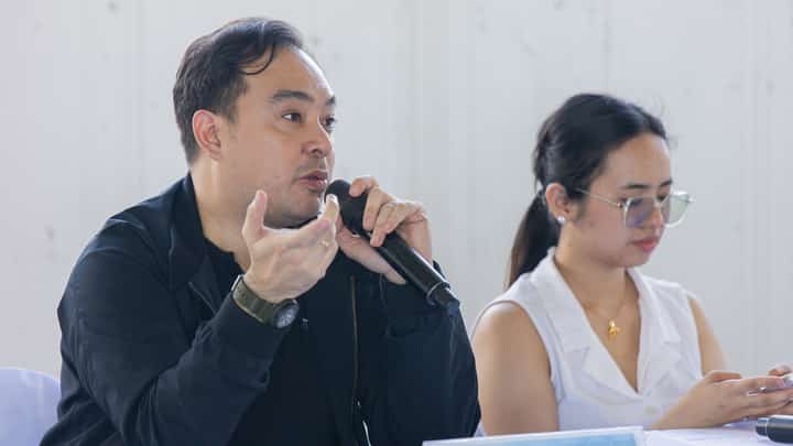 JOMS Ramirez II, the regional business head for Maya in Metro Manila; and SB Corporation public relations officer Jaynie Pajarillaga, actively engage attendees of the Asian Innovation Forum last Friday in Taytay, Rizal.