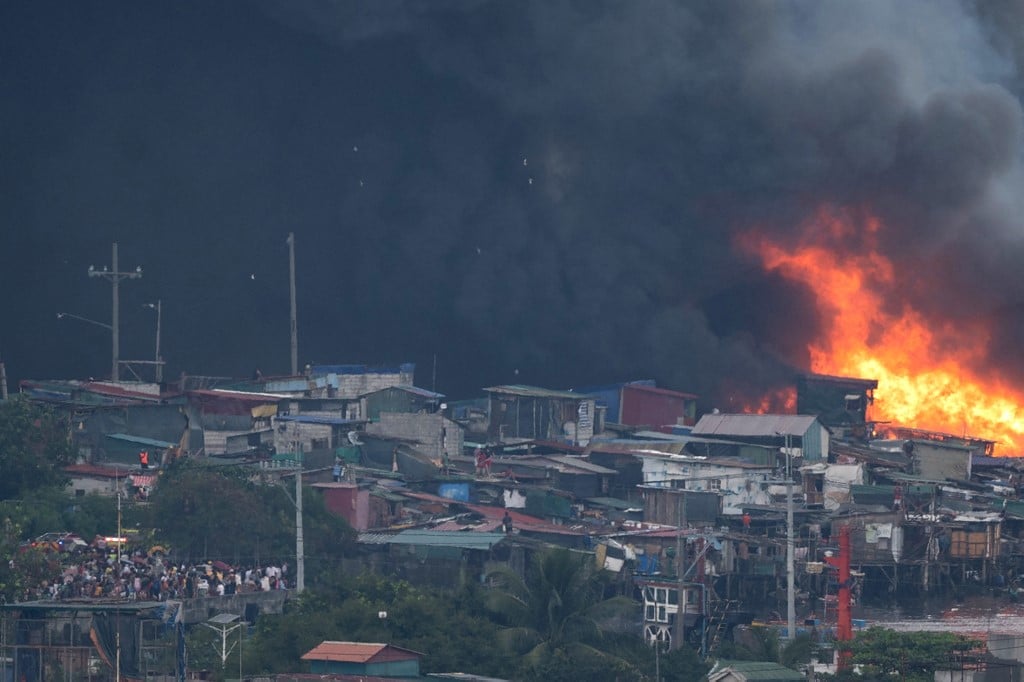 Sunday fire rips through Isla Puting Bato, Tondo 