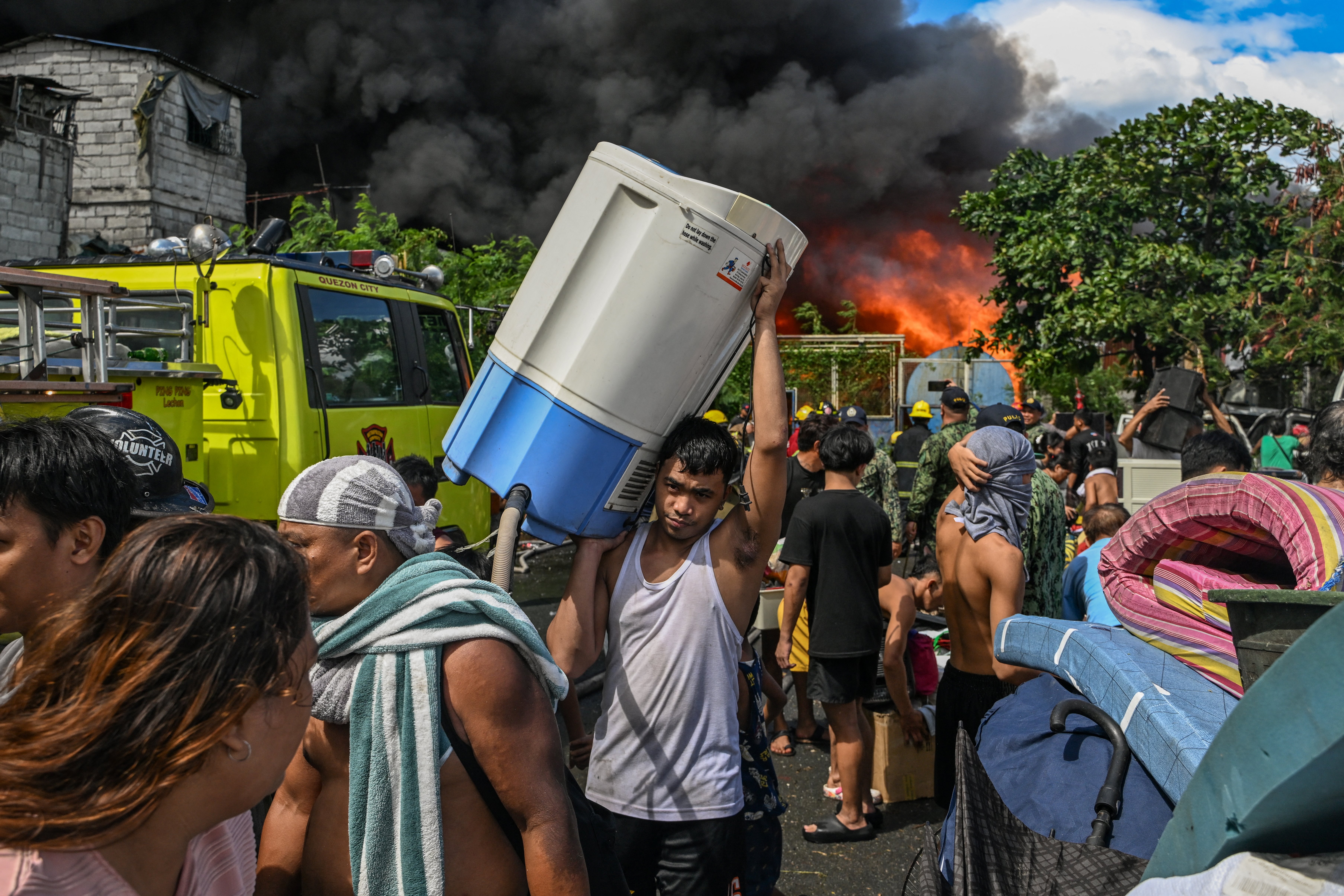 Massive fire destroys Isla Puting Bato, thousands displaced