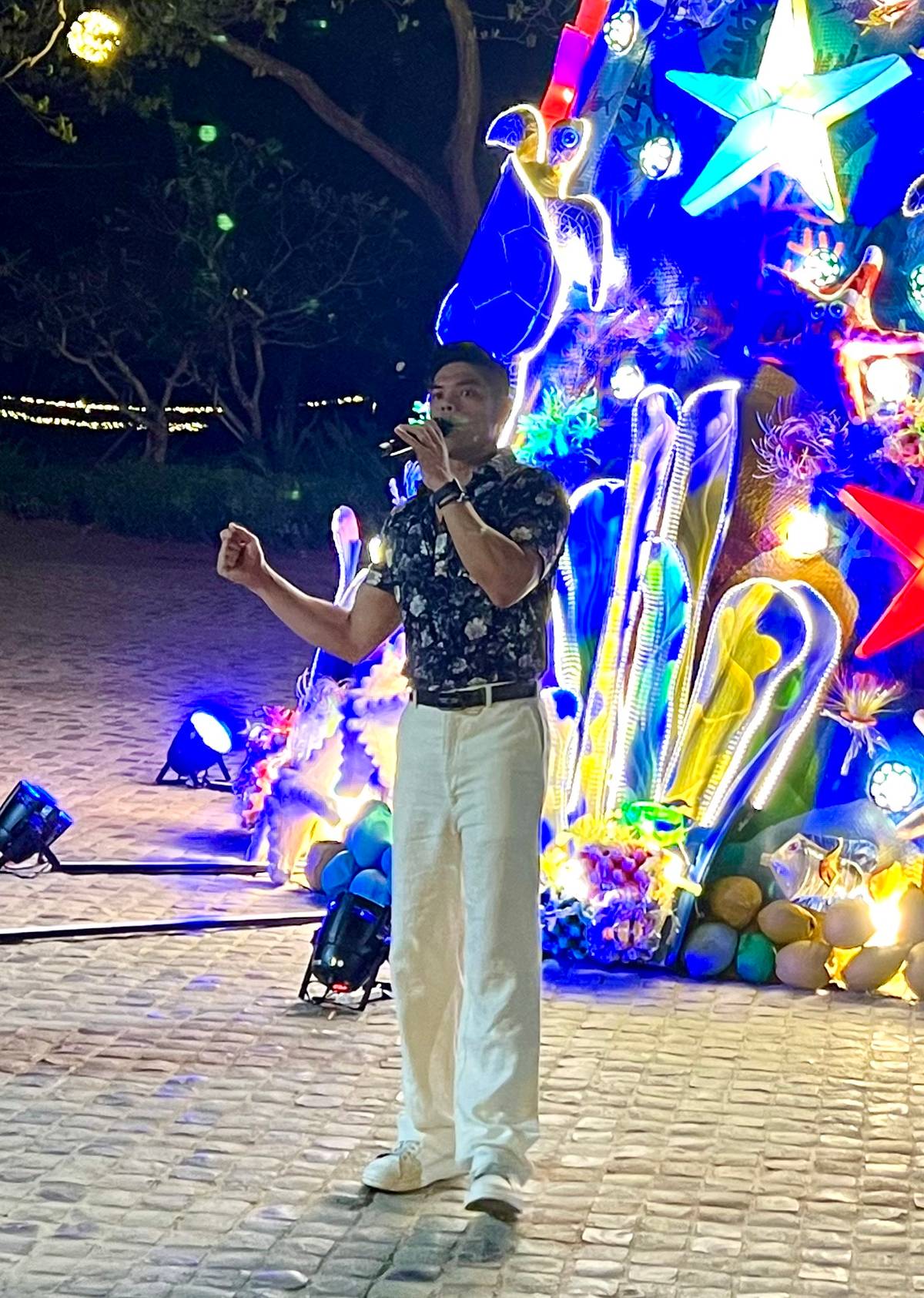 Classically-trained singer, musical theater actor and recording artist Arman Ferrer serenades the night away.