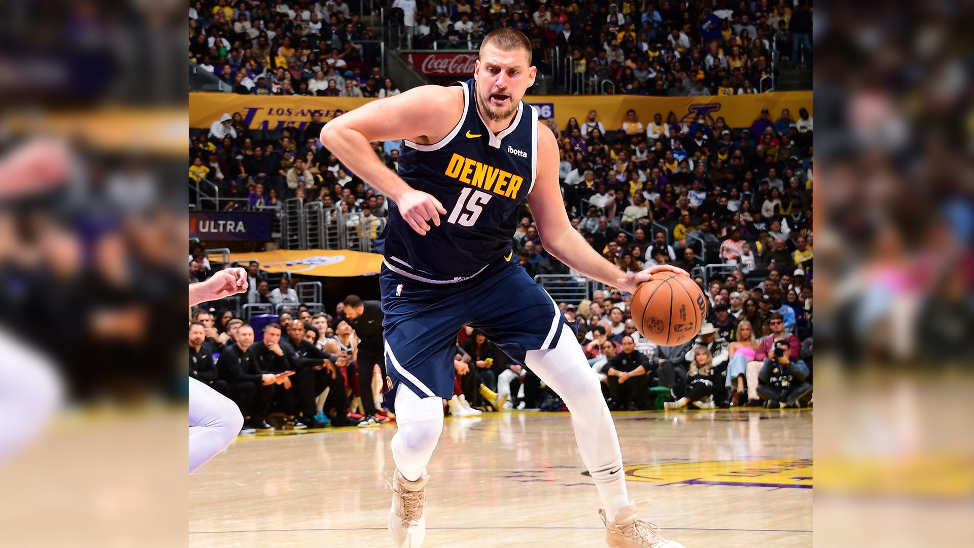 Jokic lifts Nuggets past Lakers