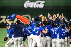Taiwanese jets escort winning baseball team