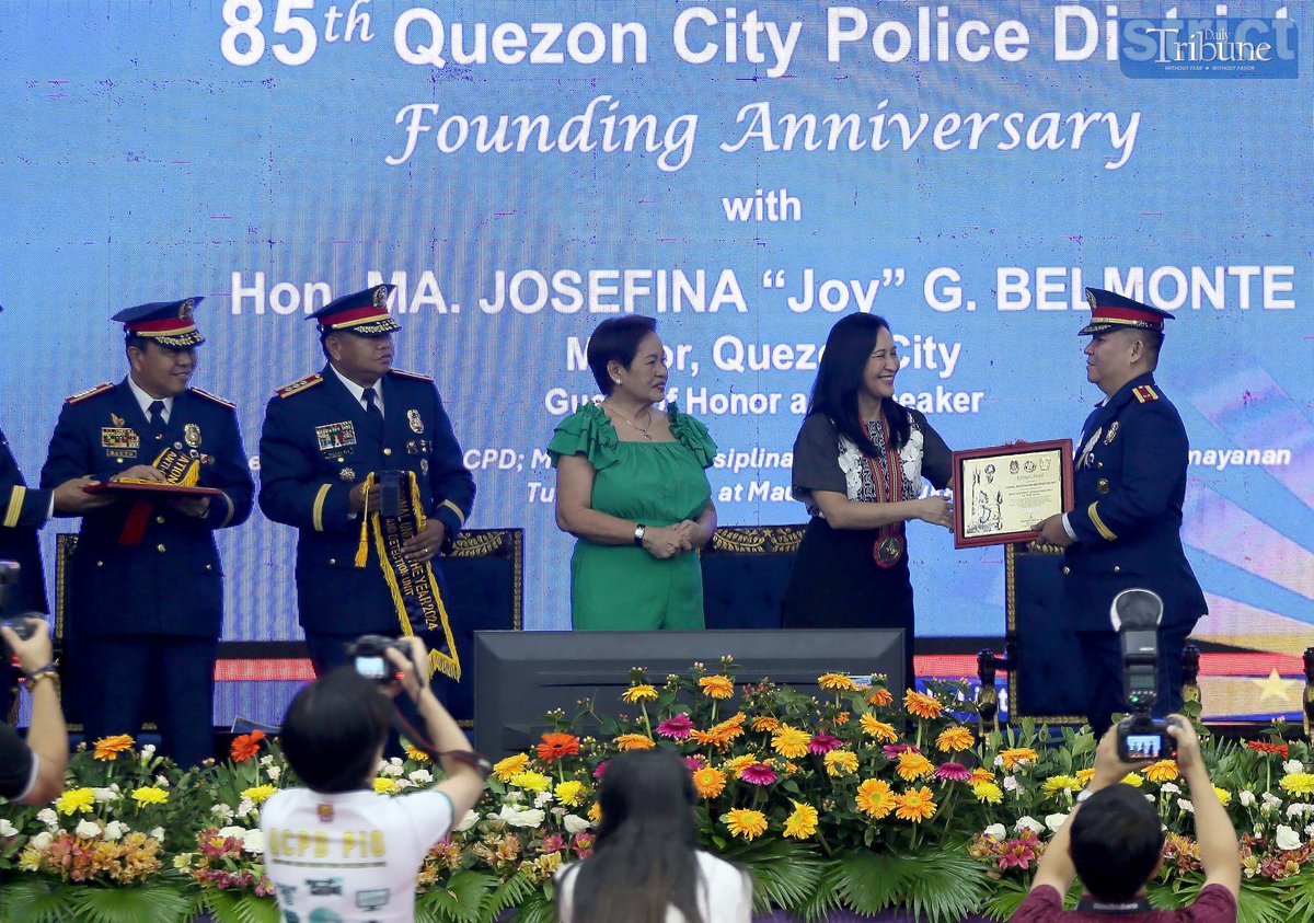 During the Quezon City Police District's (QCPD) 85th Founding Anniversary on Monday, 25 November 2024, at the M.I.C.E Center in Quezon City Hall, Mayor Joy Belmonte and QCPD District Director PCol. Melecio Buslig Jr. presented an award to the Criminal Investigation and Detection Unit (CIDU), led by Chief PMAJ. Dondon Llapitan, for their loyalty and courageous service.