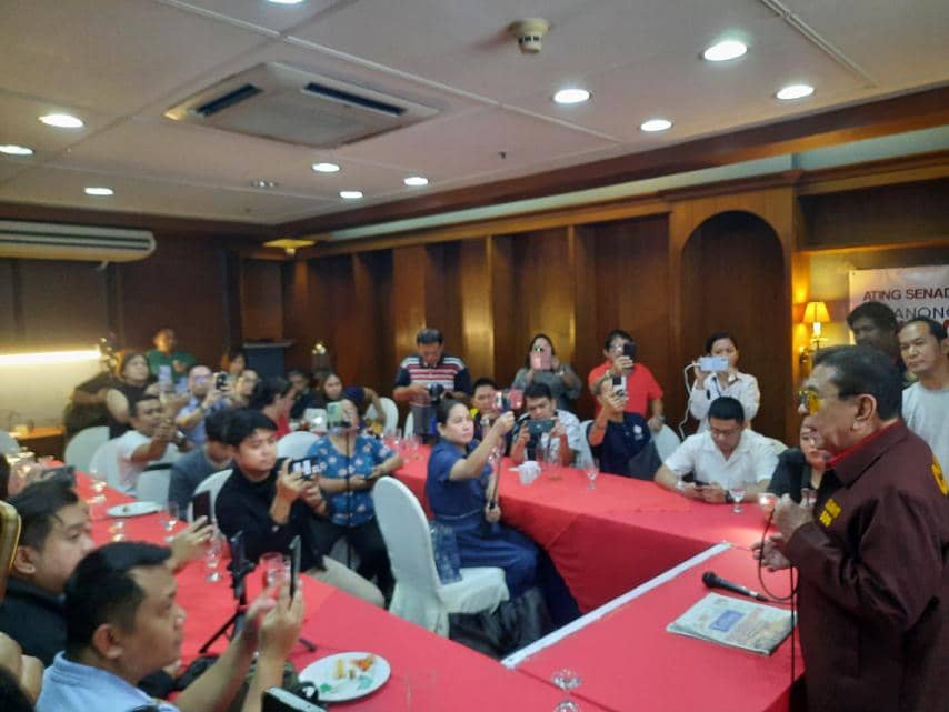 Officials and guests gather during Chavit Singson’s visit.