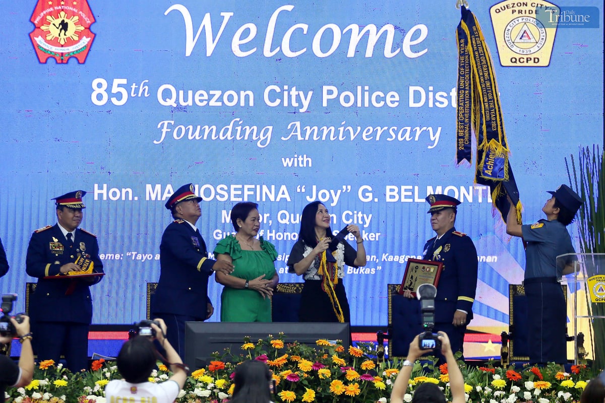 During the Quezon City Police District's (QCPD) 85th Founding Anniversary on Monday, 25 November 2024, at the M.I.C.E Center in Quezon City Hall, Mayor Joy Belmonte and QCPD District Director PCol. Melecio Buslig Jr. presented an award to the Criminal Investigation and Detection Unit (CIDU), led by Chief PMAJ. Dondon Llapitan, for their loyalty and courageous service.