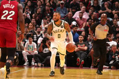 Lillard erupts for 43 as Bucks edge Sixers without Giannis