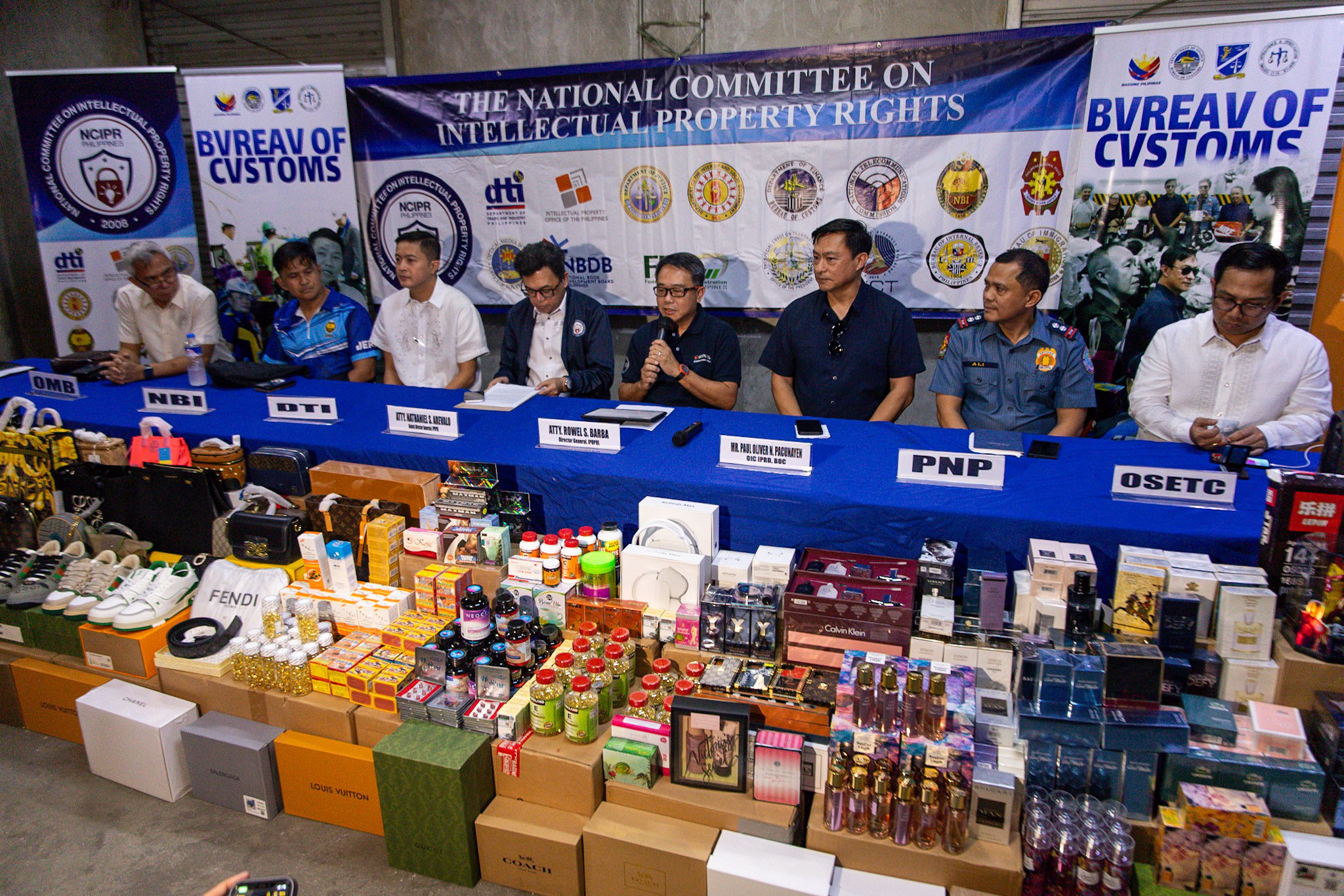 Divisoria warehouses raided over fake goods
