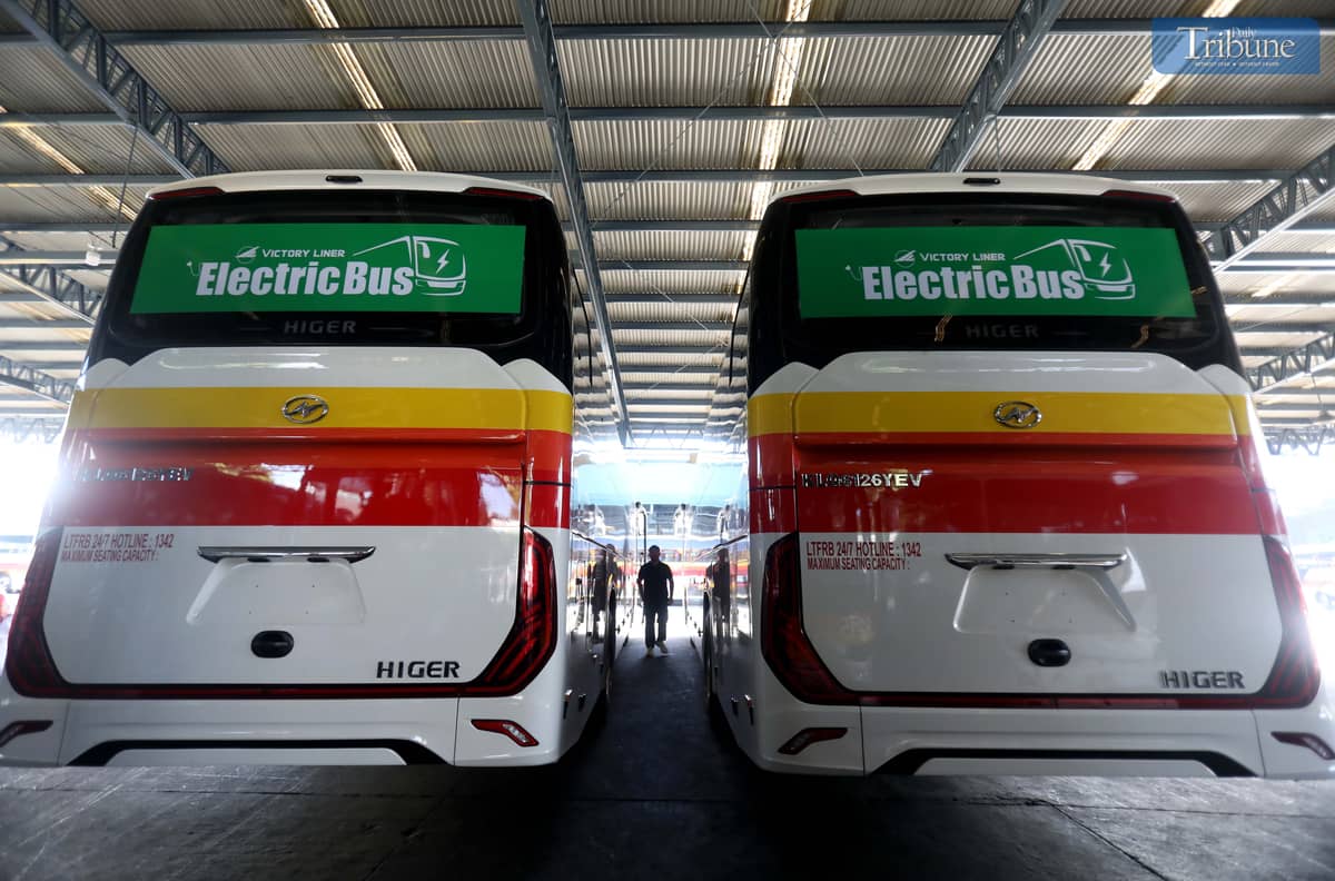On Wednesday, 27 November 2024, Department of Transportation Undersecretary Jesus Ferdinand "Andy" Ortega, Victory Liner President Marivic Del Pilar, and HIGER Representative Allen Zhou unveiled the country’s first fully electric buses at Victory Liner’s Baler Motor Pool in Quezon City.

The two electric buses, which reduce annual CO emissions by over 100 tons compared to diesel models, are powered by a 485 kW battery, enabling 350-400 kilometers of travel per charge. They also feature a 120 kW DC charger, capable of fully charging the bus in just three hours.