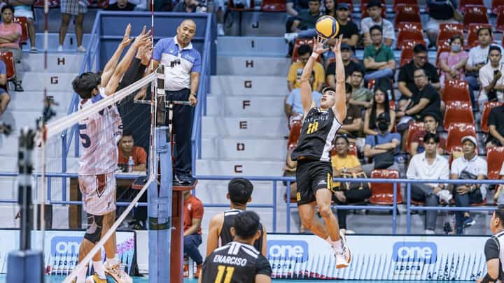 Savouge, La Salle aim to stay alive