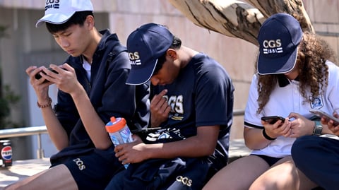 Bill bans social media for under-16s
