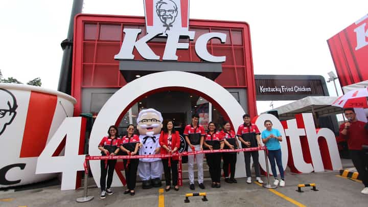 Officials of KFC Philippines unveil its 400th store and 100th branch that has drive-thru service on Friday, situated on Highway 2000, Taytay, Rizal.