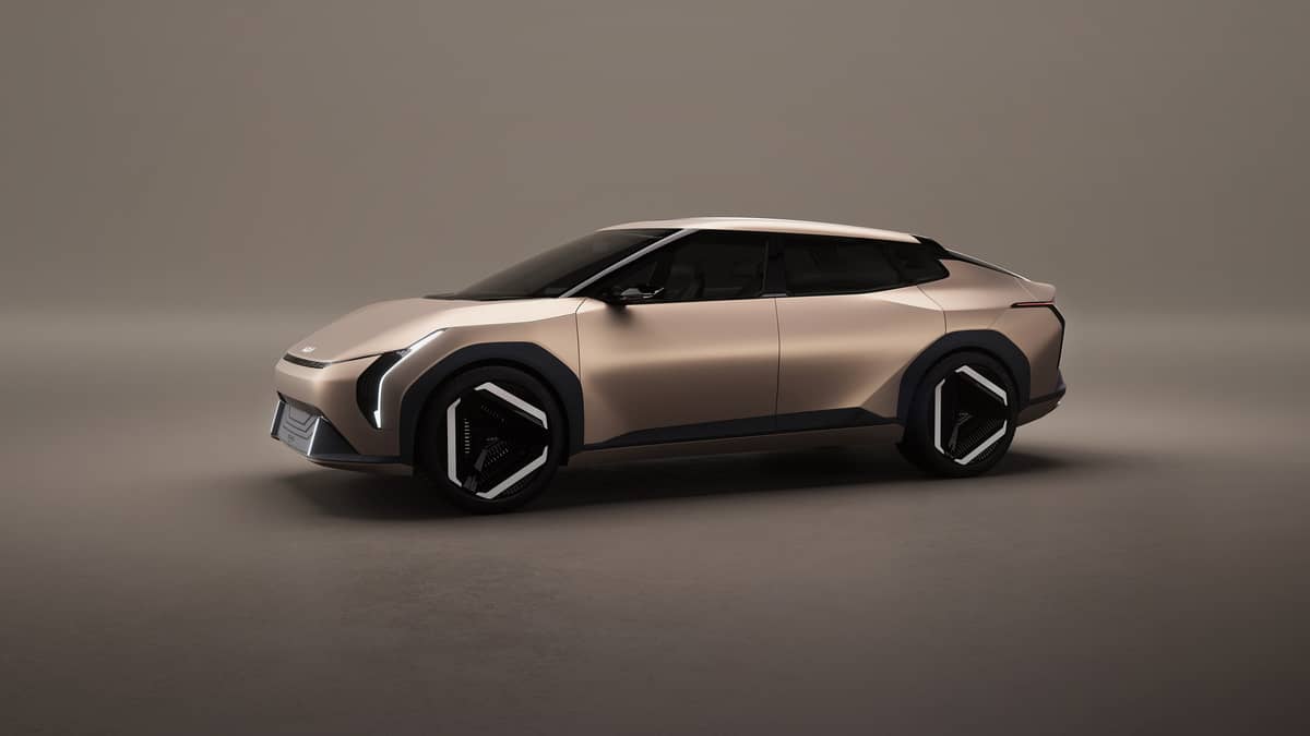 The Concept EV4 represents the purity of the ‘Power to Progress’ in a pillar of the ‘Opposites United’ design philosophy. It merges earth-inspired aesthetics with cutting-edge technology to present a striking silhouette with a spacious driver-centric design delivering modern luxury and an entirely new type of EV sedan.