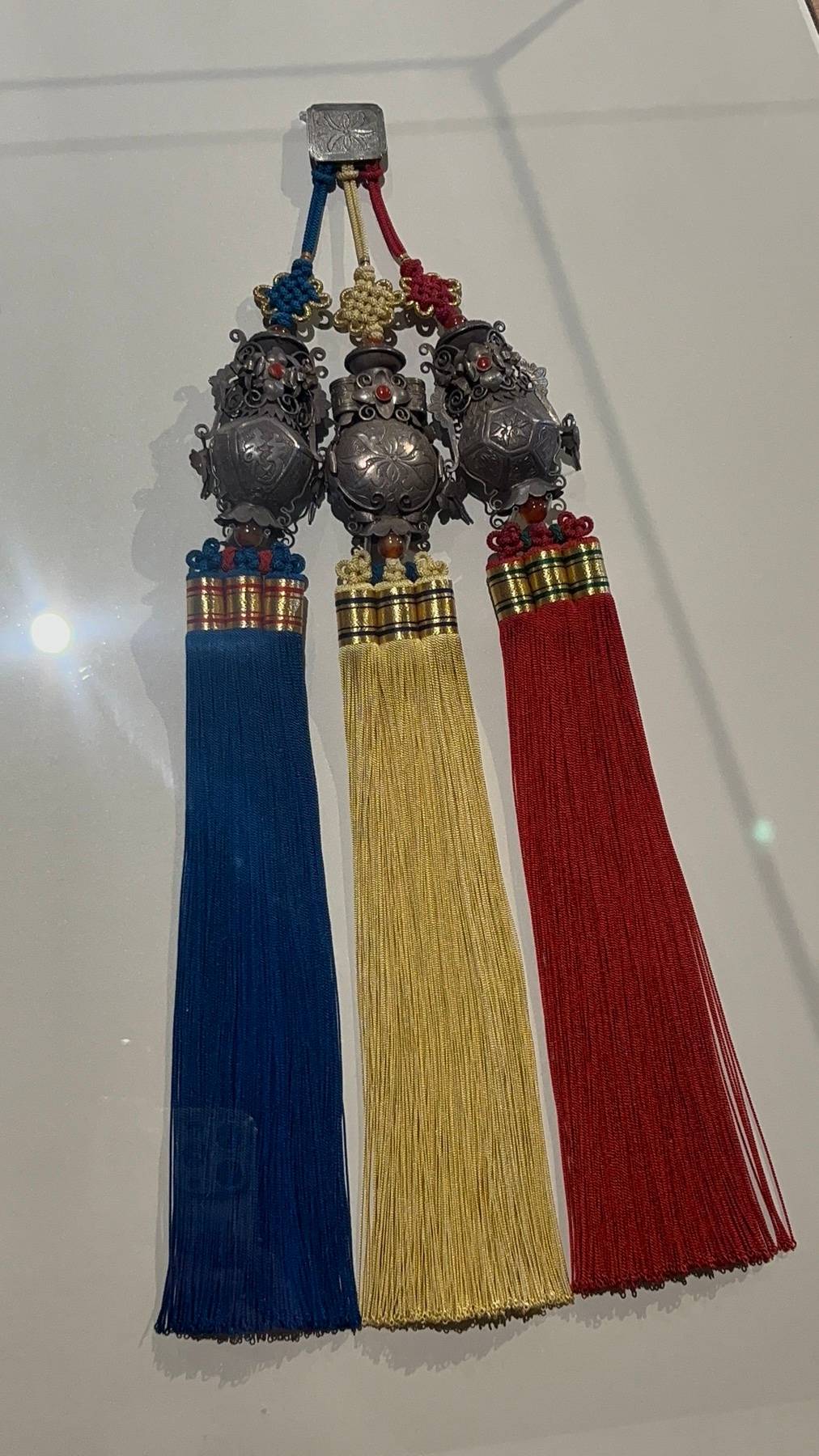 Pendant with three pitch-pot vase ornaments.