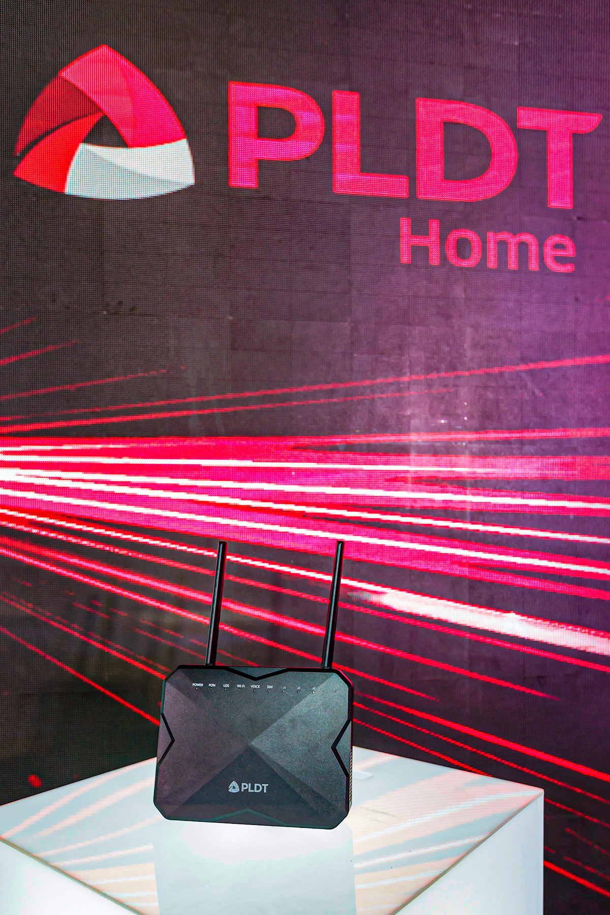 The PLDT Home Fiber Always On is a pioneering service, a first in the world, that combines the power of fiber and LTE in one hybrid modem.