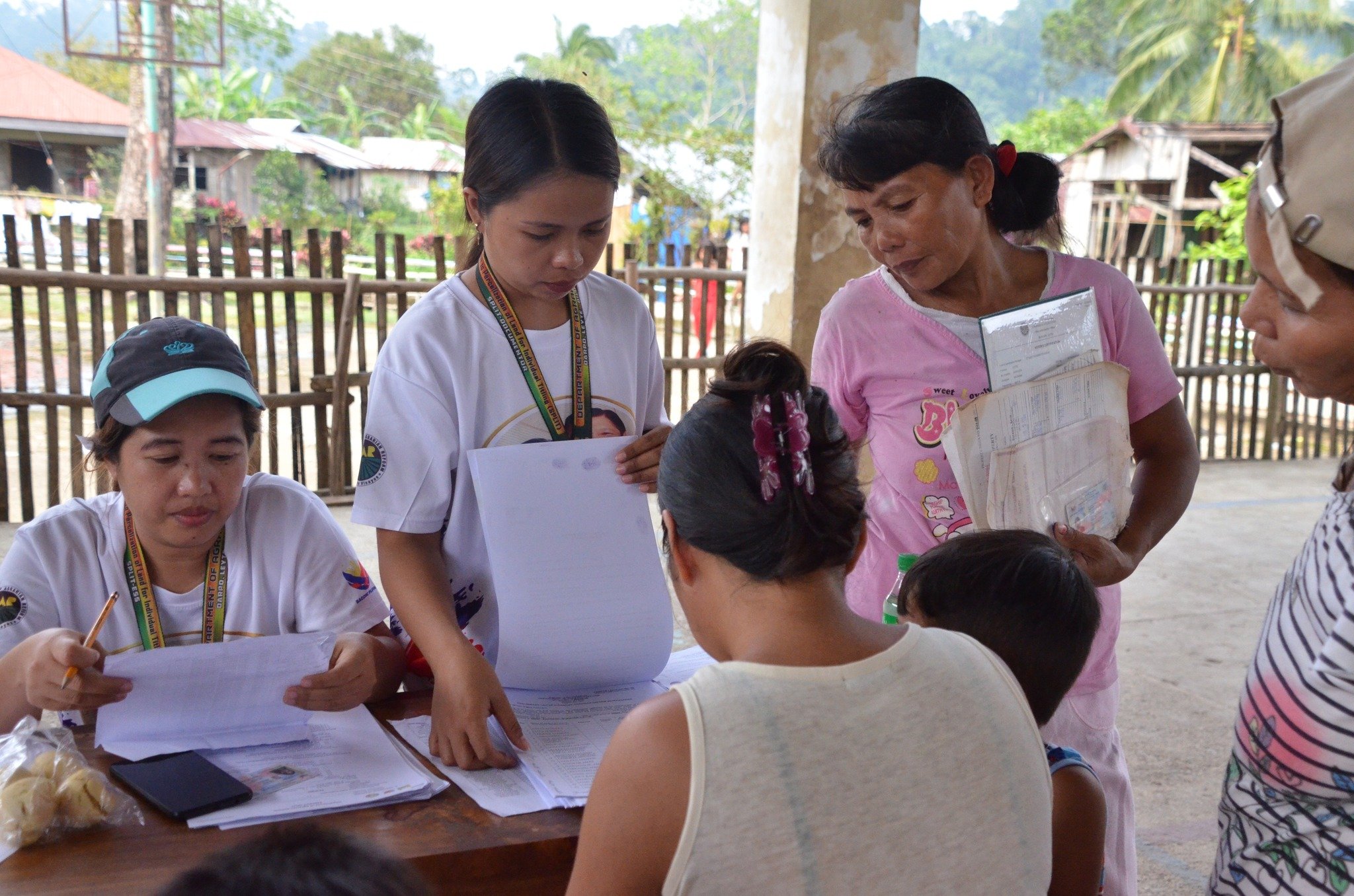 Leyte residents get land titles from DAR