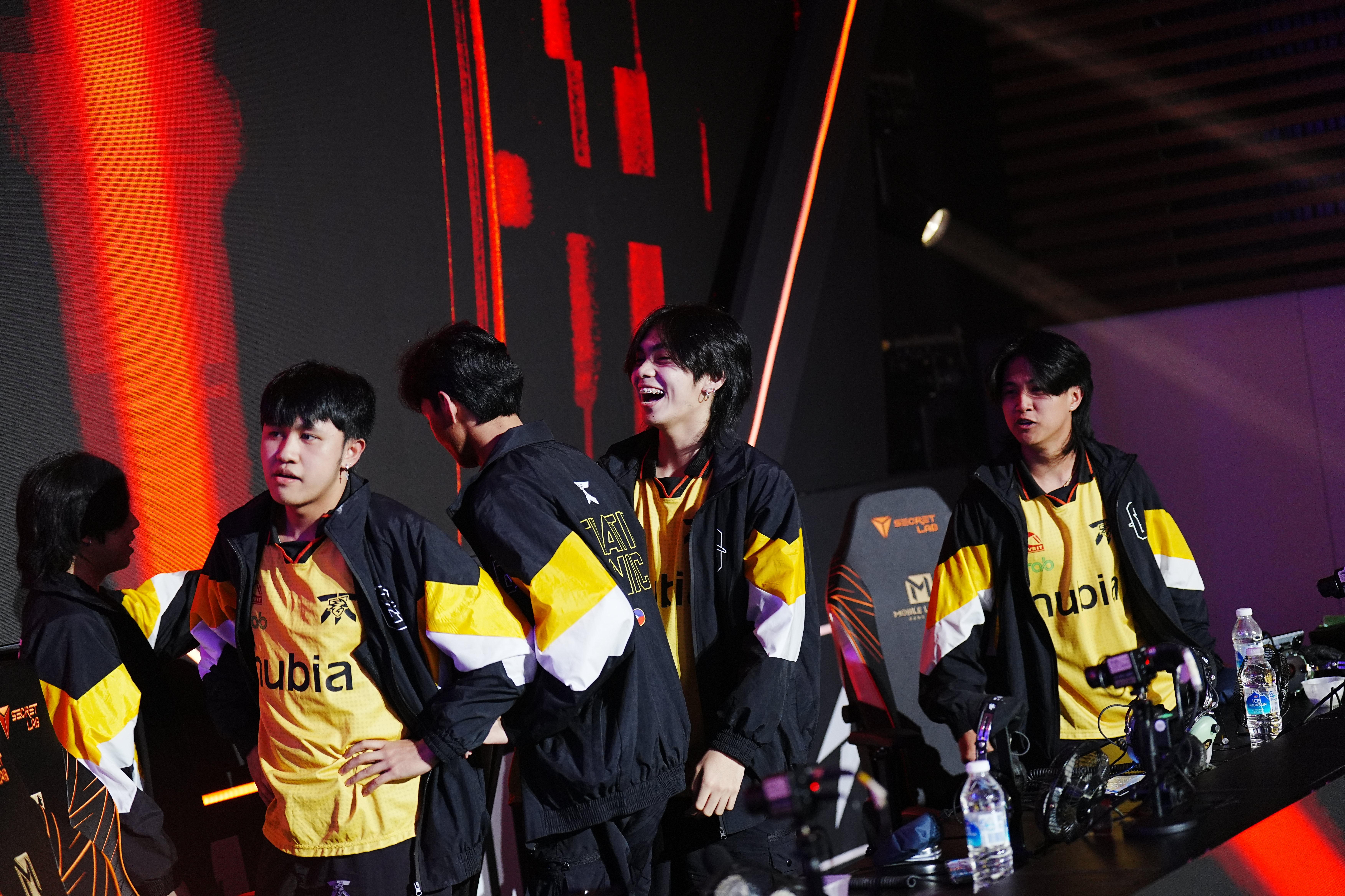 Fnatic ONIC PH slays Indo powerhouse, Aurora falls