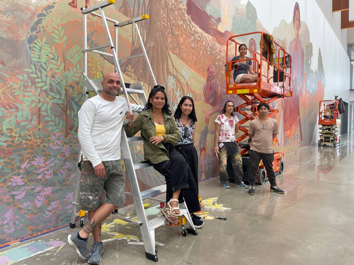 Kikik Kollektive and local artists in front of ‘Tul-an sang aton kamal-aman.’