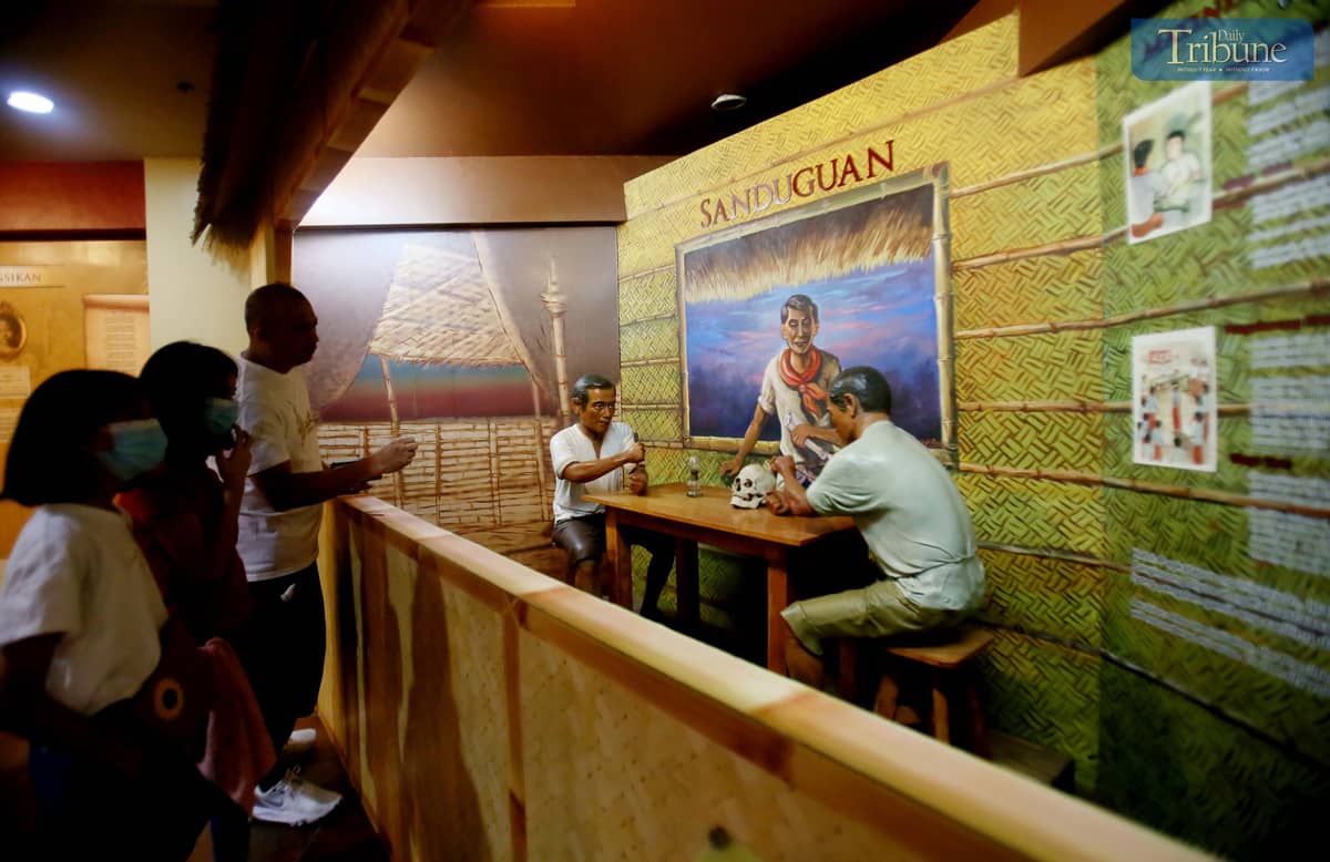 Parents bring their children to the Museo ng Katipunan in San Juan City on Saturday, 30 November.