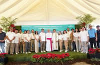 (L-R) Arch. Meloy Casas, Principal Architect of Casas Architects; Mia Quimpo, Ayala Land Estates Head–Planning, Innovation & Design; Imus City Mayor Alex Advincula; Bishop Reynaldo G. Evangelista; May P. Rodriguez, VP & Senior Project Development Head of Estates Group, Ayala Land, Inc.; Dennis Salazar, MDC Project Director.