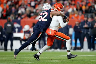 Broncos boost playoff hopes