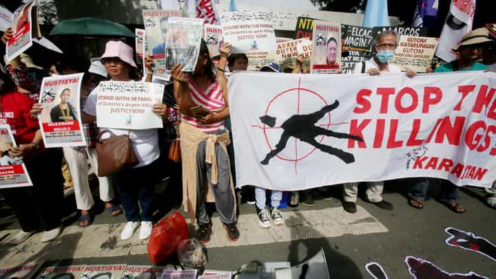 (December 4, 2024)……….The militant group Karapatan trooped to the House of Representatives, on Wednesday December 4 2024, in Quezon City, to acknowledge a pending bill seeking to classify extrajudicial killing, House Bill No. 10986, which was filed on October 11, 2024, by leaders and members of the House of Representatives' Quad Committee as it conducted hearings on EJK..……….Photo/Analy Labor