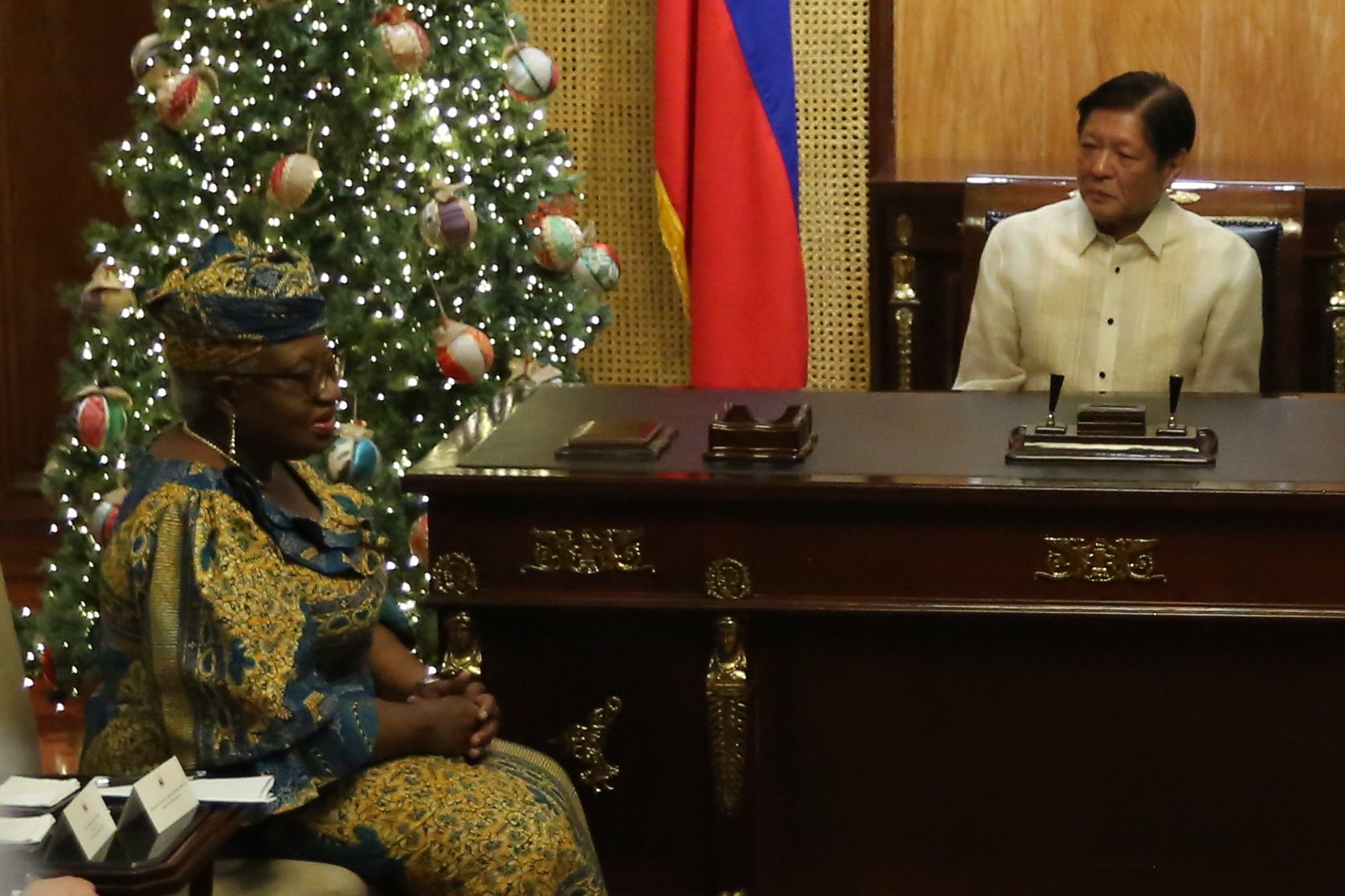 Marcos ‘sells’ Phl to WTO, Canadian execs