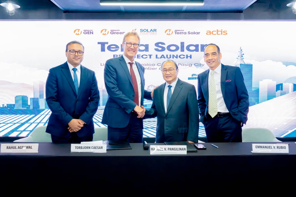 Global expertise tapped TSPI awarded the engineering, procurement and construction contract for the west side of the project to China Energy Engineering Corporation (Energy China). In photo are (from left) TSPI President and Executive Director Dennis B. Jordan, MGen President and CEO Emmanuel V. Rubio, Meralco Chairperson and CEO Manuel V. Pangilinan, Energy China International Chairperson Lyu Zexiang, Guangdong Electric Power Design Institute Co., Ltd. Chairman Huang Zhiqiu.