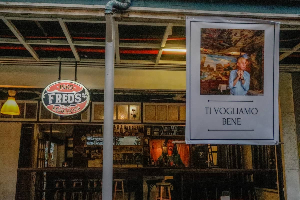 Fred’s Revolucion honors Roberto Bellini with an image of him on their window.