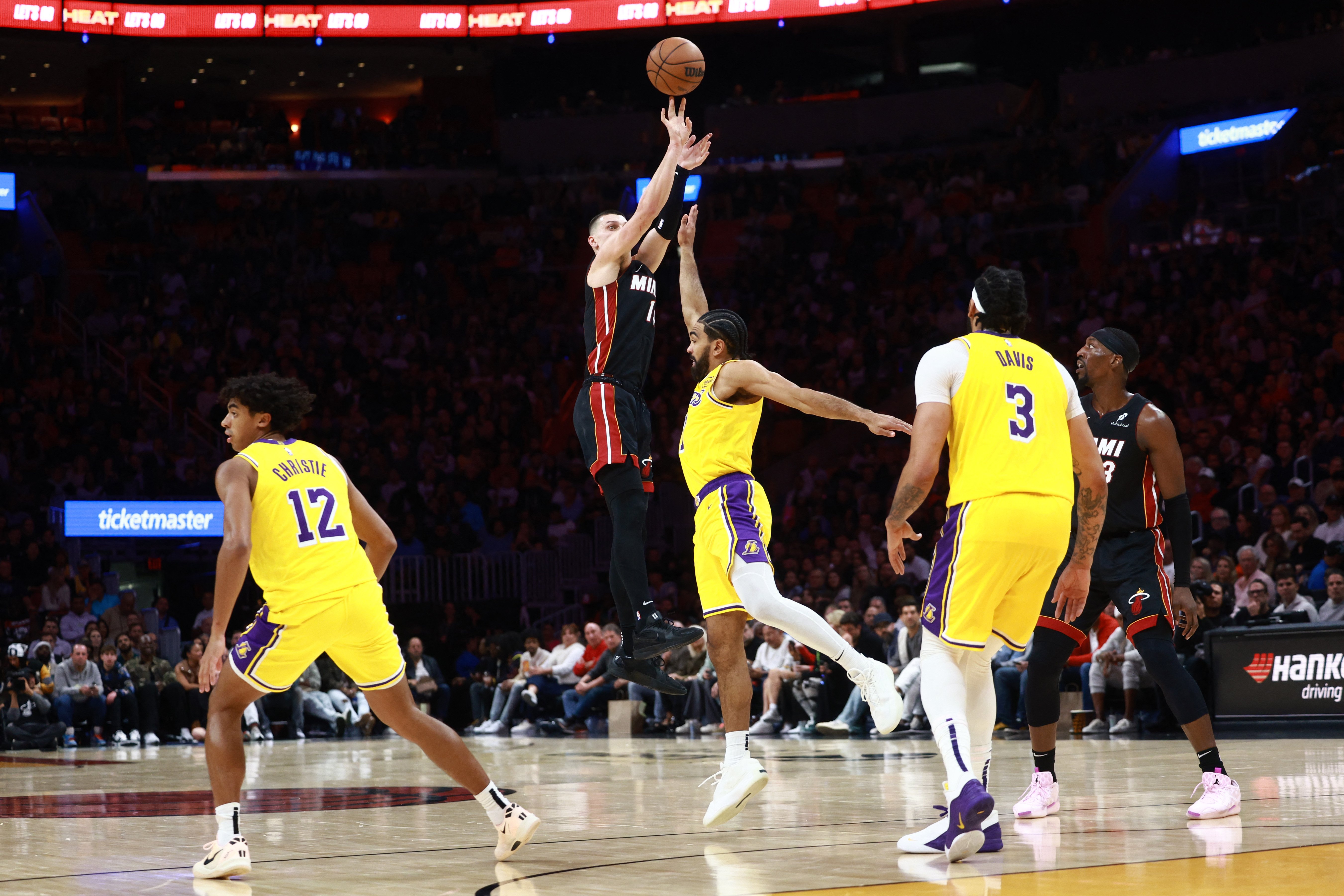 Heat embarrass Lakers, Hawks end Bucks' NBA winning streak