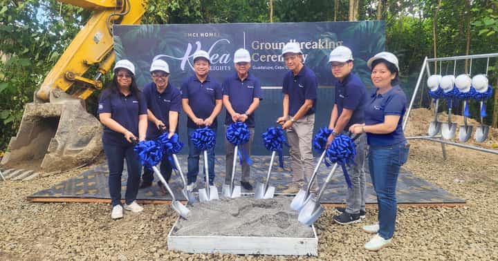 (from left) Assistant vice president for Project Development April Bernal, vice president for Legal and Permits Atty. Roel Pacio, assistant vice president for Regional Sales Blue Umali, DMCI Group chairman Isidro Consunji, president Alfredo Austria, vice president for Project Development Dennis Yap, and DMCI Homes Cebu business manager Riza Siasar-Ballesteros.