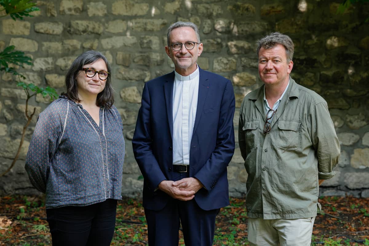 French designer Ionna Vautrin (L) and French sculptor and designer Guillaume Bardet (R), pose with Rector Olivier Ribadeau Dumas (C) following an interior design competition winner's announcement for the restoration of Notre-Dame de Paris Cathedral, in Paris on 23 June 2023. The Archbishop of Paris, Mgr Laurent Ulrich, selected the projects of Guillaume Bardet, 51, and Ionna Vautrin, 43, two French artists and designers chosen from some sixty candidates, who will produce the furniture in a foundry in the Drome region and a joinery in the Landes region of France.